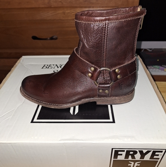 A pair of Frye Phillip Harness dark brown ankle boots in a women's size 6. EUC - Picture 2 of 14